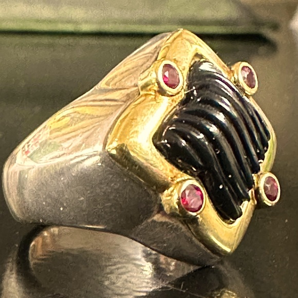 WOW POSHMARK Authentic David Yurman 18K  Gold Carved Onyx & Ruby Quatrefoil Ring - Picture 2 of 11